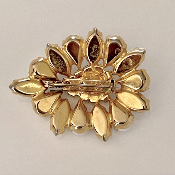 Vintage White Milk Glass Cabochon Aurora Borealis Rhinestone Domed Brooch - Picture 5 of 5